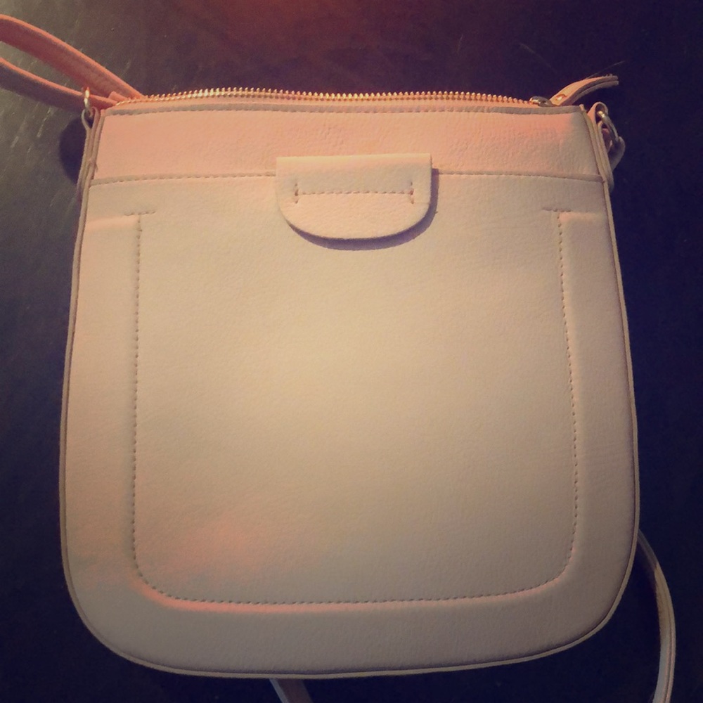 NEW beautiful crossbody bag. Never been worn.
